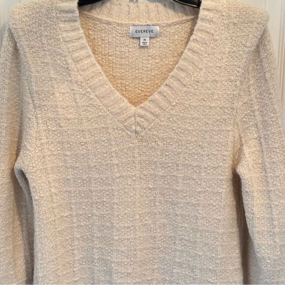 Evereve Ashlyn Strong Shoulder Pullover Cream
Metallic V-Neck Knit Sweater - Picture 2 of 8